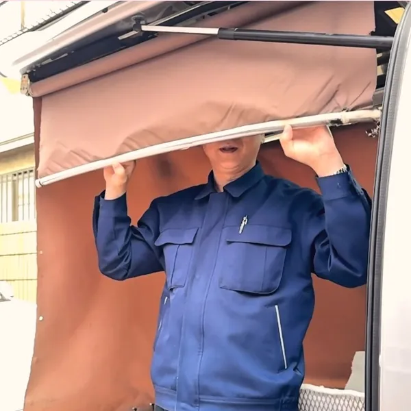 火葬車の中は周りから見えません